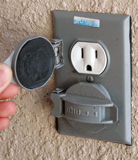 outdoor electrical outlets